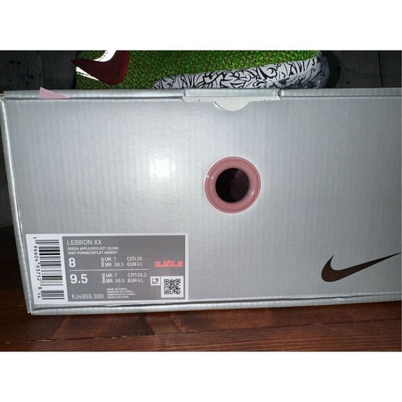 Nike LeBron 20 Stocking Stuffer Men’s Size 8 - Picture 2 of 10